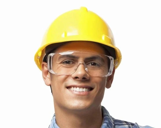 Vì sao cần đeo kính bảo hộ khi làm việc?